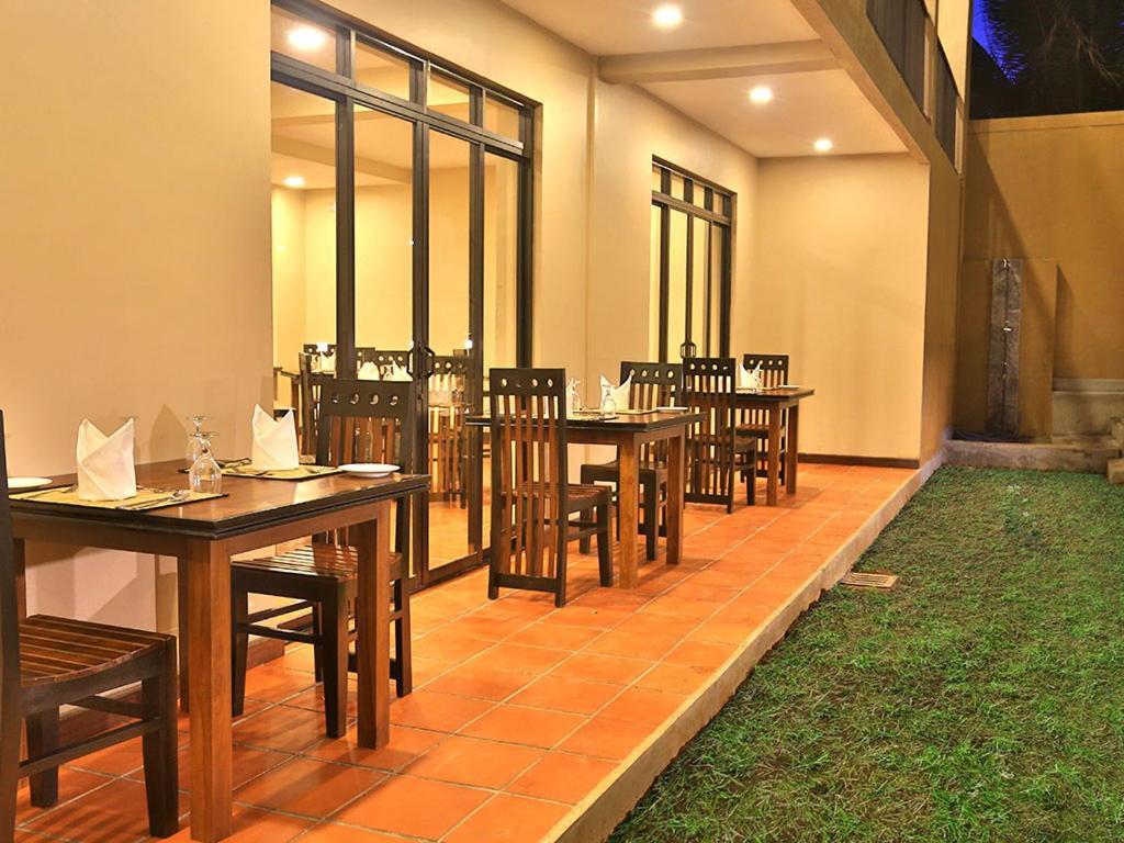 Lily'S Resort Habarana Exterior foto